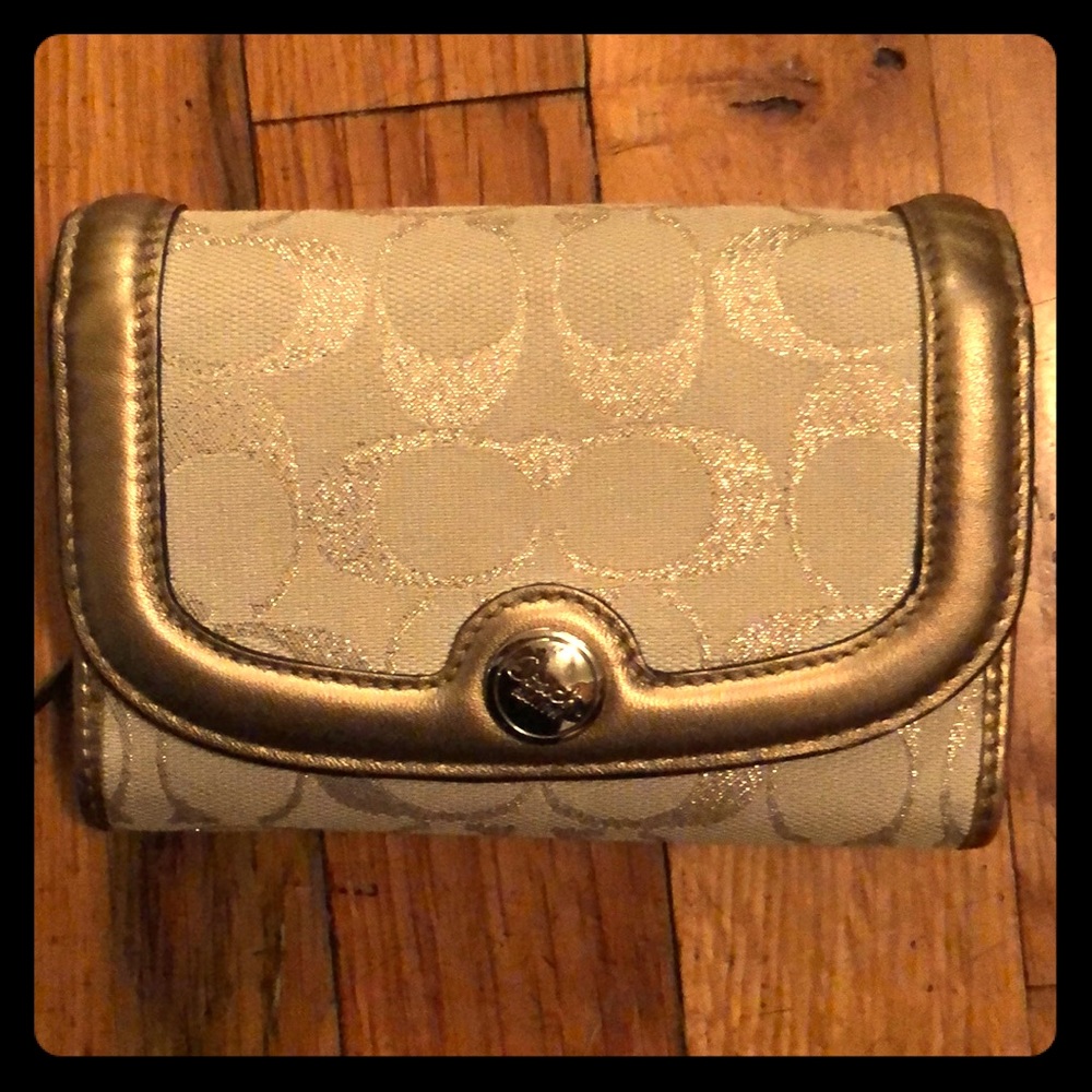 EUC Signature Coach Wallet